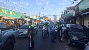 Operación sorpresa de la PMT en el Mercado 4  - Nacionales - ABC Color
