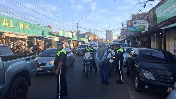Operación sorpresa de la PMT en el Mercado 4  - Nacionales - ABC Color