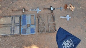 Cae sospechoso de robar seis crucifijos y tres balancines del cementerio de Capiatá