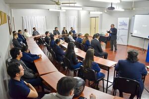 Dr. Jorge García Riart presentó su libro “Educación Superior o Educación Inferior” en la UC Itapúa
