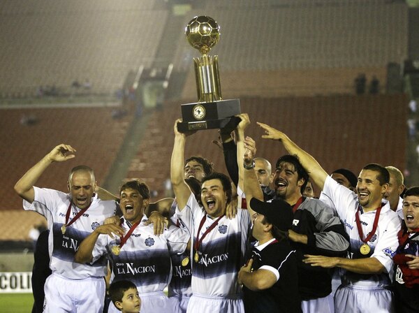 Versus / ¡A 22 años del último título internacional de Olimpia!