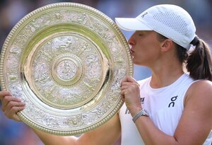 Versus / Swiatek barre a Anisimova y logra su primer titulo de Wimbledon