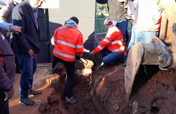 Atyrá: vecinos cierran acceso al pozo de lujoso barrio privado - Nacionales - ABC Color