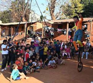 La magia del circo llega a la escuela de una comunidad indígena de Ciudad del Este - ABC en el Este - ABC Color