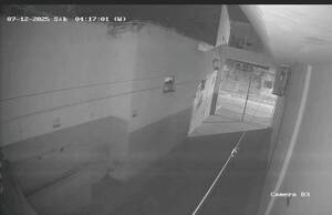 [VÍDEO] Subió al techo de una capilla, dio un paso en falso ¡y falleció en el acto!