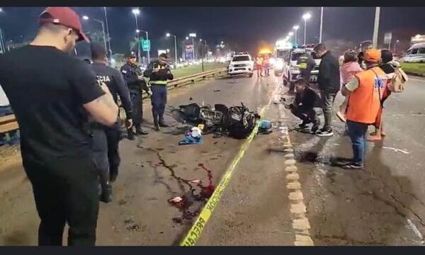 Mujer muere en violento accidente en el km 4