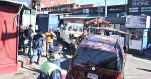 La Nación / Despejan autos en zona del Mercado 4