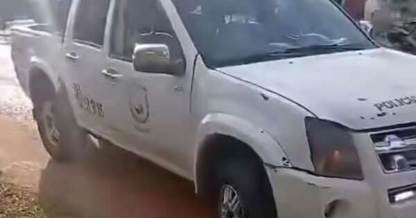 La Nación / Detienen a hombre que derramó combustible a su mamá e intentó agredir a policías con un cuchillo