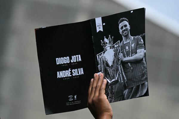Versus / El homenaje del Liverpool para el fallecido Diogo Jota