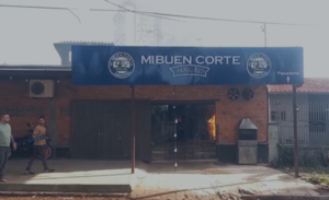 Local comercial ardió en llamas en CDE
