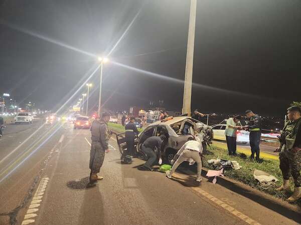 Aparatoso accidente sobre la Ruta PY02 deja dos muertos - ABC en el Este - ABC Color