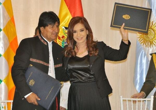 “Cuando no pueden con balas, lo hacen con leyes”, dice Evo Morales sobre Cristina Fernández - Mundo - ABC Color