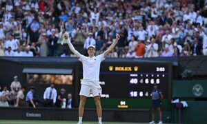 Sinner tumba a Alcaraz y conquista Wimbledon por primera vez