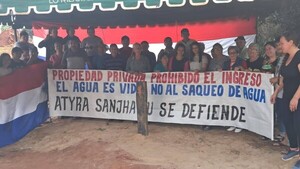 Intendente de Atyrá retira caños que conectan pozo de Zanja Jhú a lujoso barrio privado
