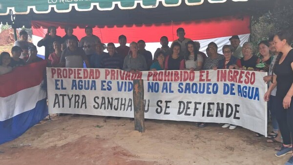 Intendente de Atyrá retira caños que conectan pozo de Zanja Jhú a lujoso barrio privado