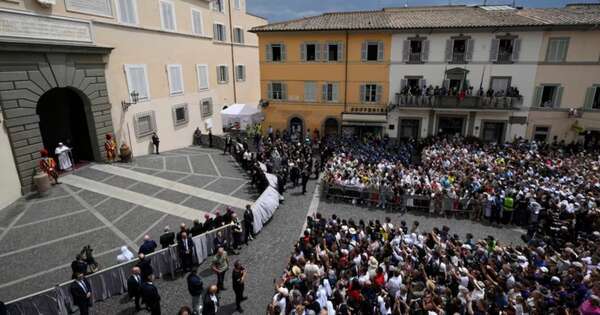 La Nación / Ángelus papal tras varios años en Castel Gandolfo