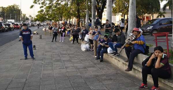 Transporte Público: empieza hoy la reunión tripartita para destrabar el paro calificado como “ilegal” - Economía - ABC Color