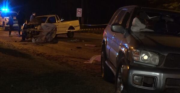 Choque frontal entre camionetas deja un fallecido en Ypané - Policiales - ABC Color