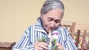 Le vendió un terreno a su mamá y luego la echó, dejándola en la calle