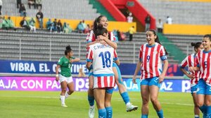 Claudia Martínez conduce el estreno goleador de Paraguay