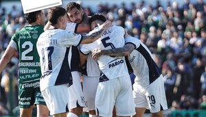 Versus / Gabriel Ávalos marca para Independiente en el inicio del fútbol argentino