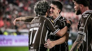 Ronaldo Martínez marca, pero no pudo evitar la caída ante River