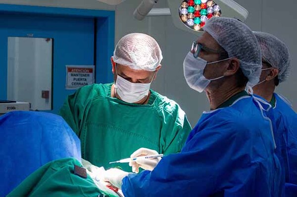 Otro salto gigantesco: Primera cirugía de artroplastia total de hombros en la Fundación Tesãi | DIARIO PRIMERA PLANA
