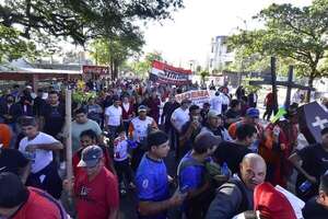 Caos en el tránsito: funcionarios municipales copan el ingreso a Asunción  - Nacionales - ABC Color