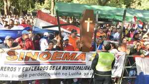 Miles de funcionarios municipales se manifiestan en rechazo a la Ley del Servicio Civil
