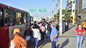 Paro, deuda y buses chatarras: el transporte público al borde del colapso