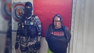 Doña quiso llevarse un dinosaurio antiestrés y garroteó a los policías