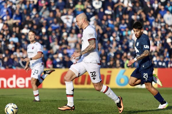 Versus / Carlos González marca su primer gol en Argentina y Newell's gana en su estreno