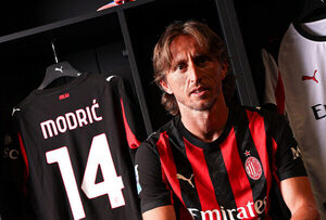 Versus / El AC Milan anuncia fichaje de Luka Modric