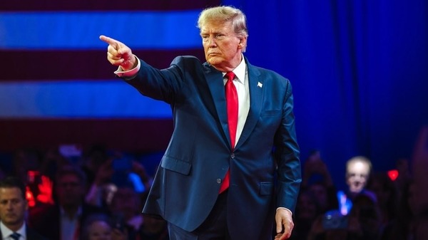 Trump amenaza a Rusia con aranceles del 100% si no hay paz