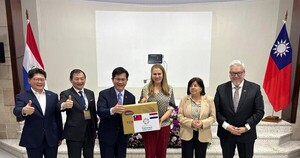 El canciller taiwanés visita el INERAM para supervisar la aplicación del sistema informático de salud