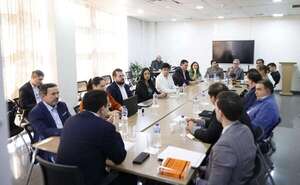 Reunión tripartita por paro de colectivos va a cuarto intermedio  - Economía - ABC Color