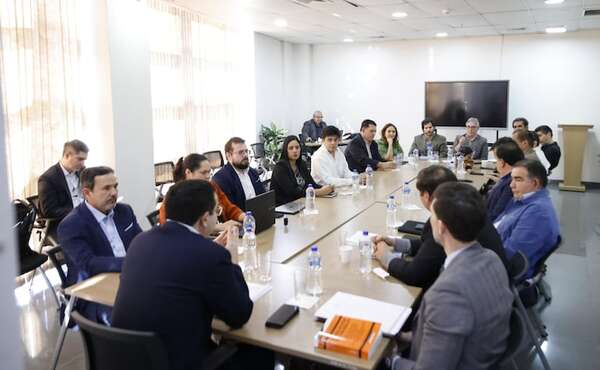 Reunión tripartita por paro de colectivos va a cuarto intermedio  - Economía - ABC Color