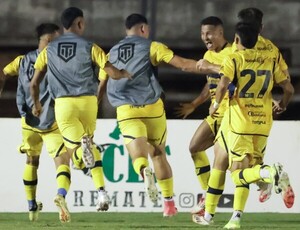 Valioso triunfo deja al "12" de nuevo como lider único del ascenso - La Tribuna