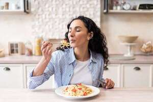 Comer despacio: el hábito simple que transforma tu salud - Estilo de vida - ABC Color