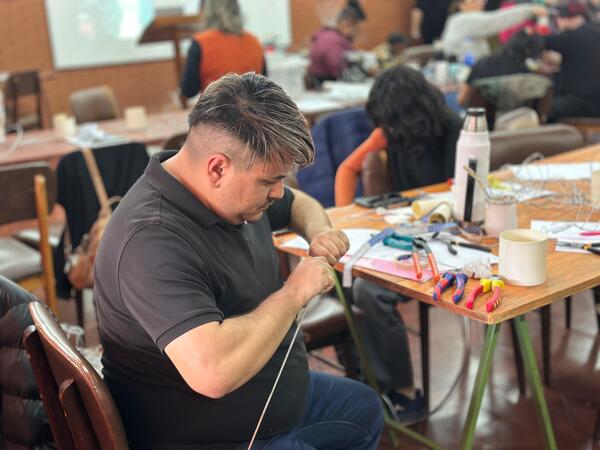 Exitoso primer taller de trajes de carnaval organizado por el Club de Clubes
