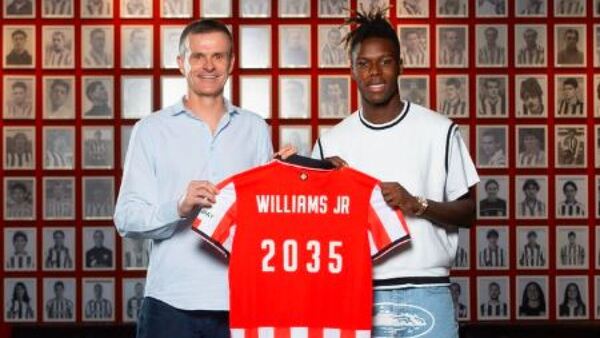Nico Williams firma su contrato hasta 2035