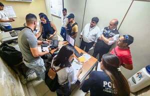 Funcionarios de DNIT caen por coima de USD 50.000 •
