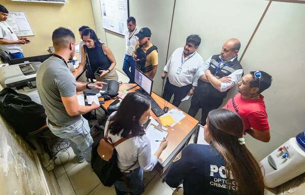 Funcionarios de DNIT caen por coima de USD 50.000 •