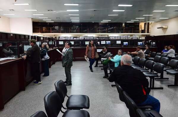 Dirección de Jubilaciones sigue recibiendo solicitudes para revocar los descuentos - Economía - ABC Color