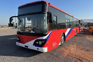 Ministra Claudia Centurión oficializa incorporación de 30 buses