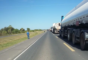 Cierre de la ruta Transchaco genera caos vehicular en el km 160 - Noticiero Paraguay