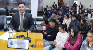ABILIO BENÍTEZ RESALTA LA IMPORTANCIA DE FORTALECER LA EDUCACIÓN EN ITAPÚA