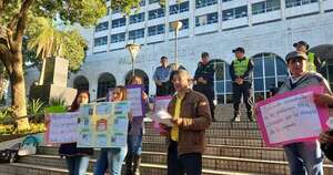 Diario HOY | Víctimas de “mafia de los pagarés” vuelven a protestar para exigir soluciones