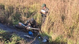 Hallan muerto a un hombre al costado de una ruta en San Alfredo