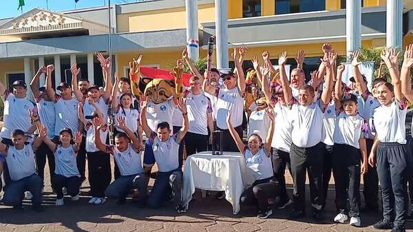 Fiesta en Pedro Juan con el paso de la antorcha de los Juegos Panamericanos - Nacionales - ABC Color